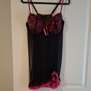 Per Lei 3X Black and Pink Lace Mesh Chemise with Bow Accents